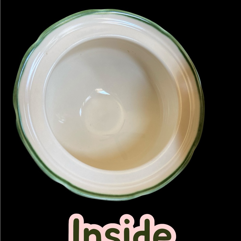 Mikasa Cream and Green Covered sugar Bowl with Holly Design - Picture 4 of 7